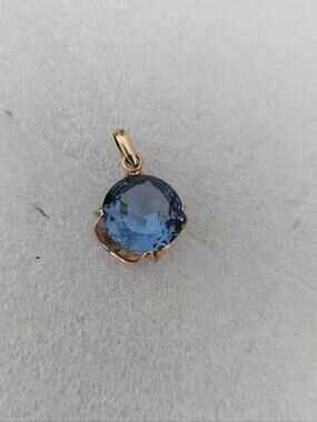 14 K Yellow Gold Blue Stone Pendant